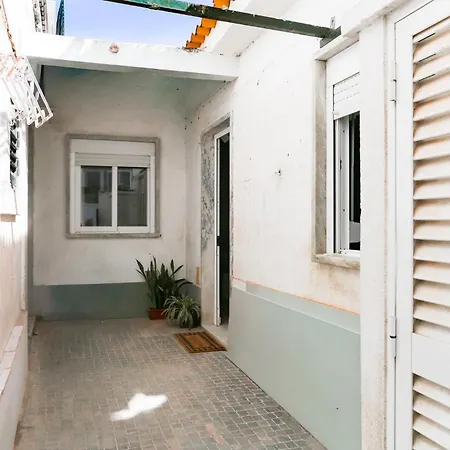 Cozy House 5 Minutes From The - Caparica