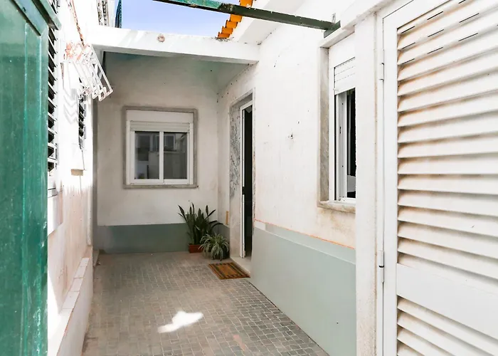 Cozy House 5 Minutes From The - Caparica
